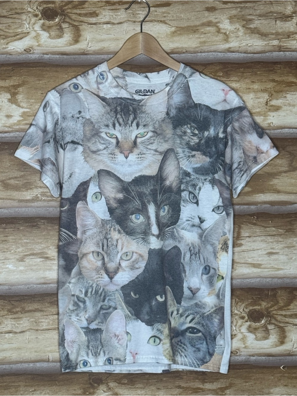 Gildan All-Over Print Multicolor Cats Tee size small